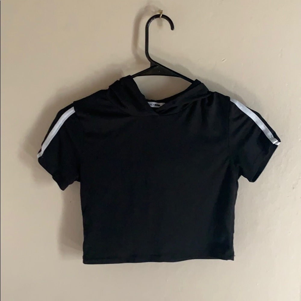 Cropped shirt with hood